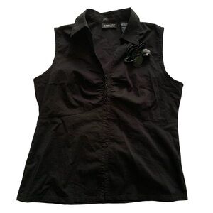Black Sleeveless Button-Up Shirt With Hooks and Floral Brooch Size 12 Y2K Office